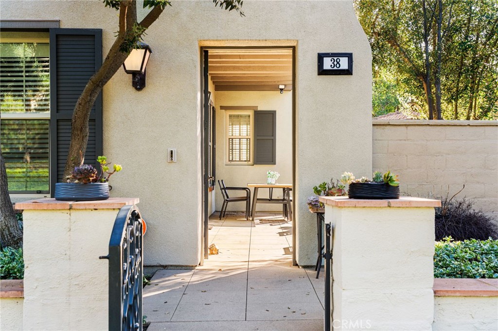 MLS #OC25250779 image #1