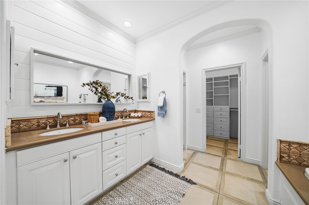 MLS #OC25250779 image #24