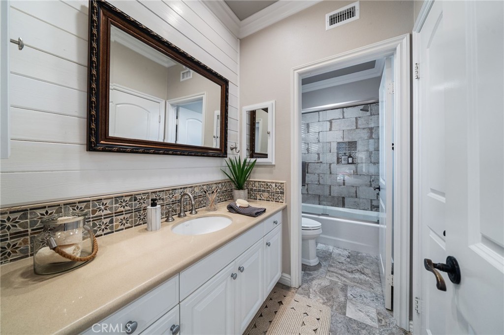 MLS #OC25250779 image #33