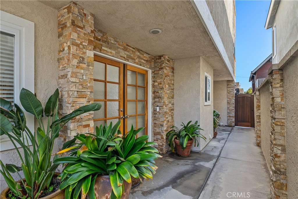 MLS #OC25250843 image #2