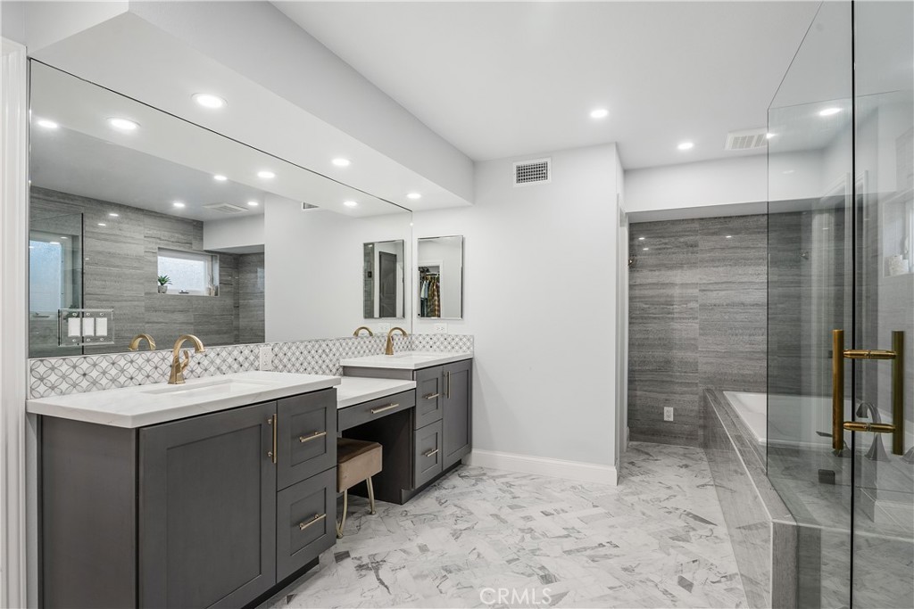 MLS #OC25250843 image #20