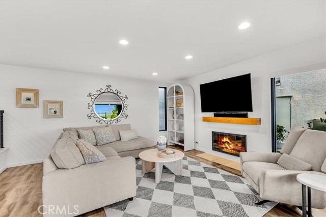 MLS #OC25250846 image #9