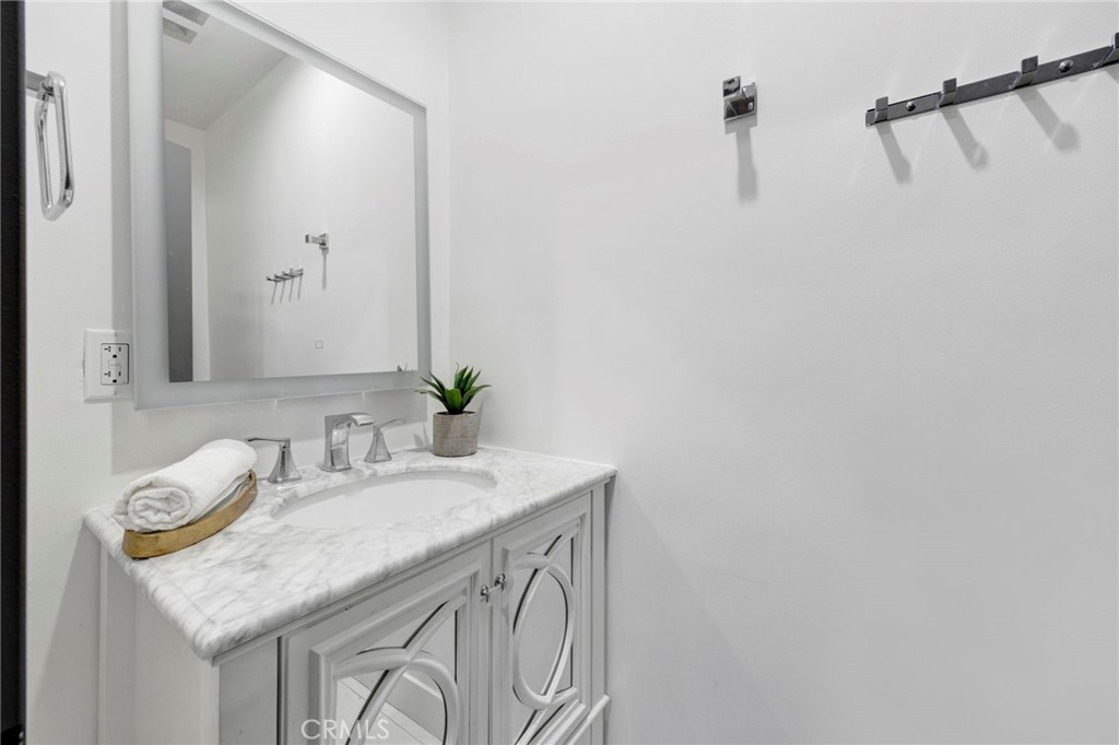 MLS #OC25250905 image #17