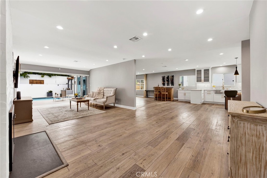 MLS #OC25250905 image #3