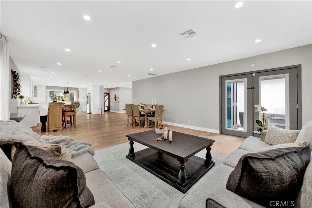 MLS #OC25250905 image #4