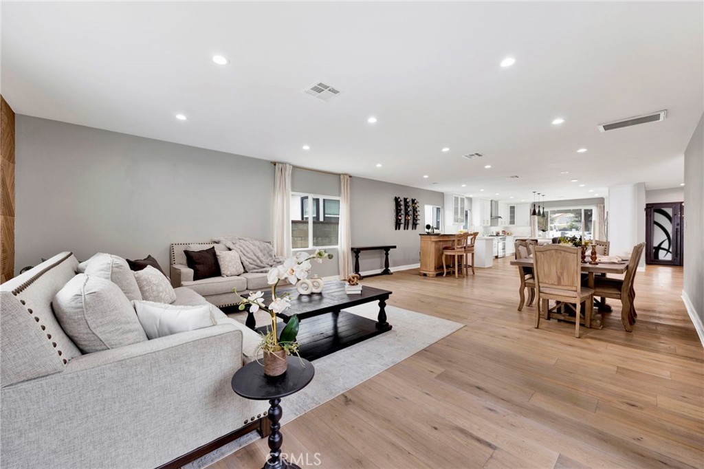 MLS #OC25250905 image #5