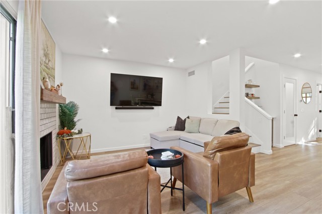 MLS #OC25250949 image #9