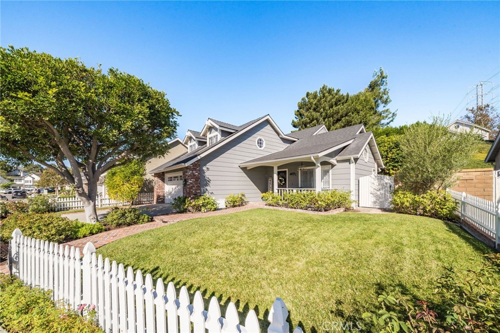 MLS #OC25250983 image #0