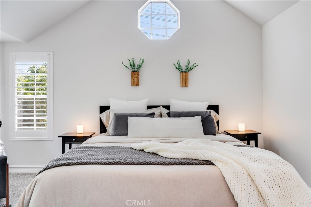 MLS #OC25250983 image #1