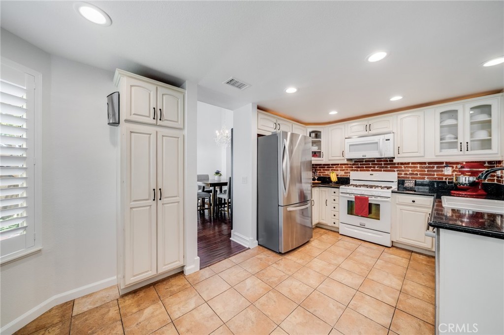 MLS #OC25250983 image #11