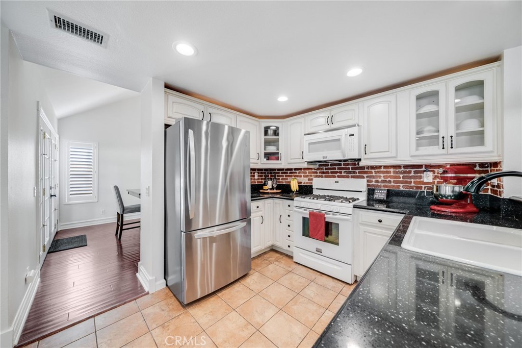 MLS #OC25250983 image #14