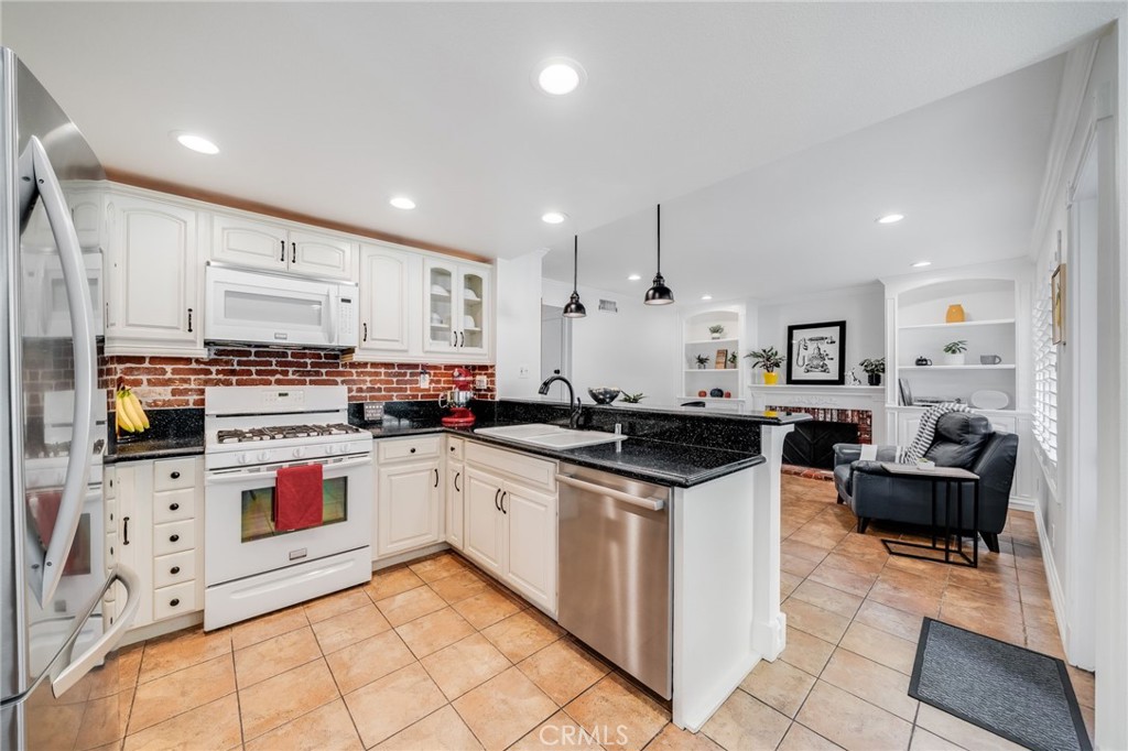 MLS #OC25250983 image #15