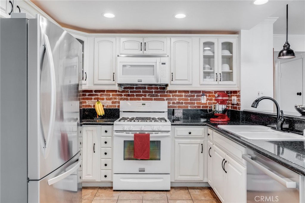 MLS #OC25250983 image #16