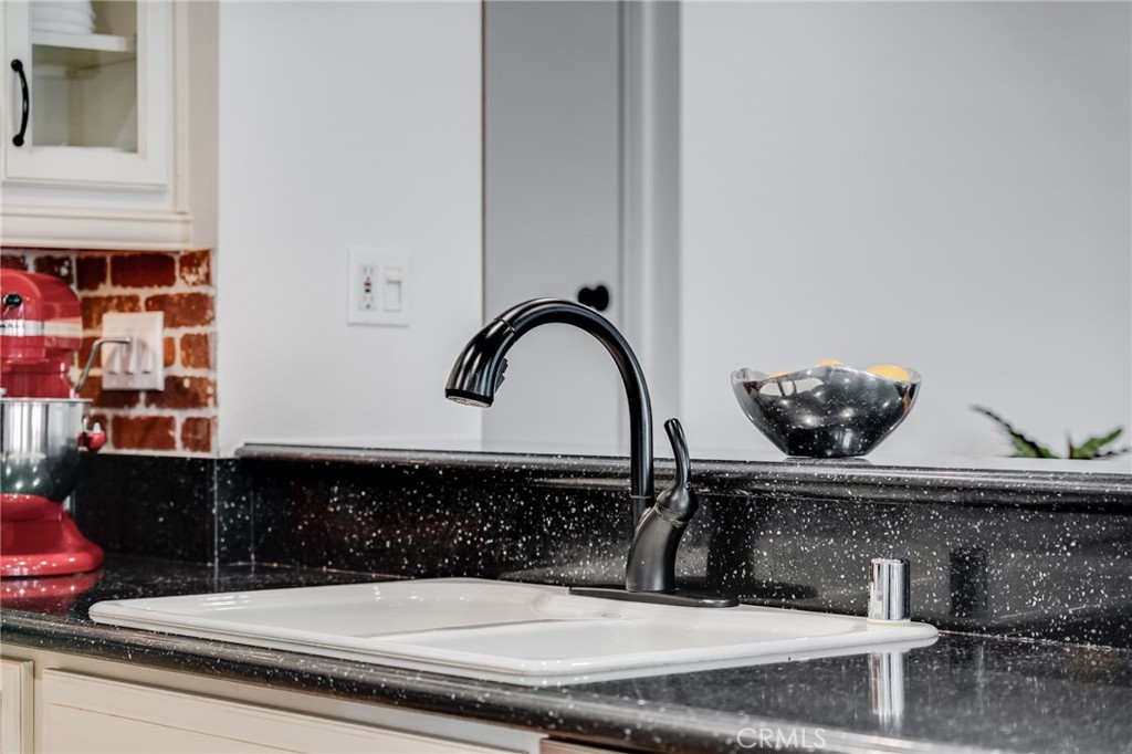 MLS #OC25250983 image #17