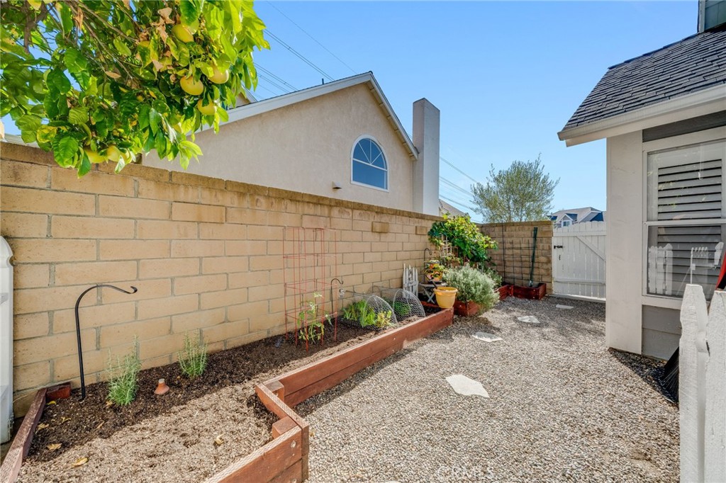 MLS #OC25250983 image #40