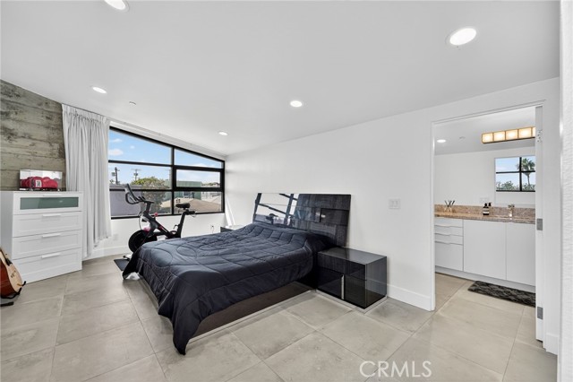 MLS #OC25250996 image #11