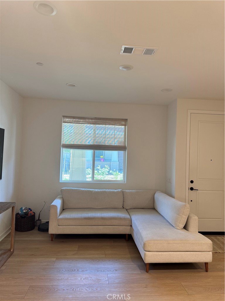 MLS #OC25251105 image #4