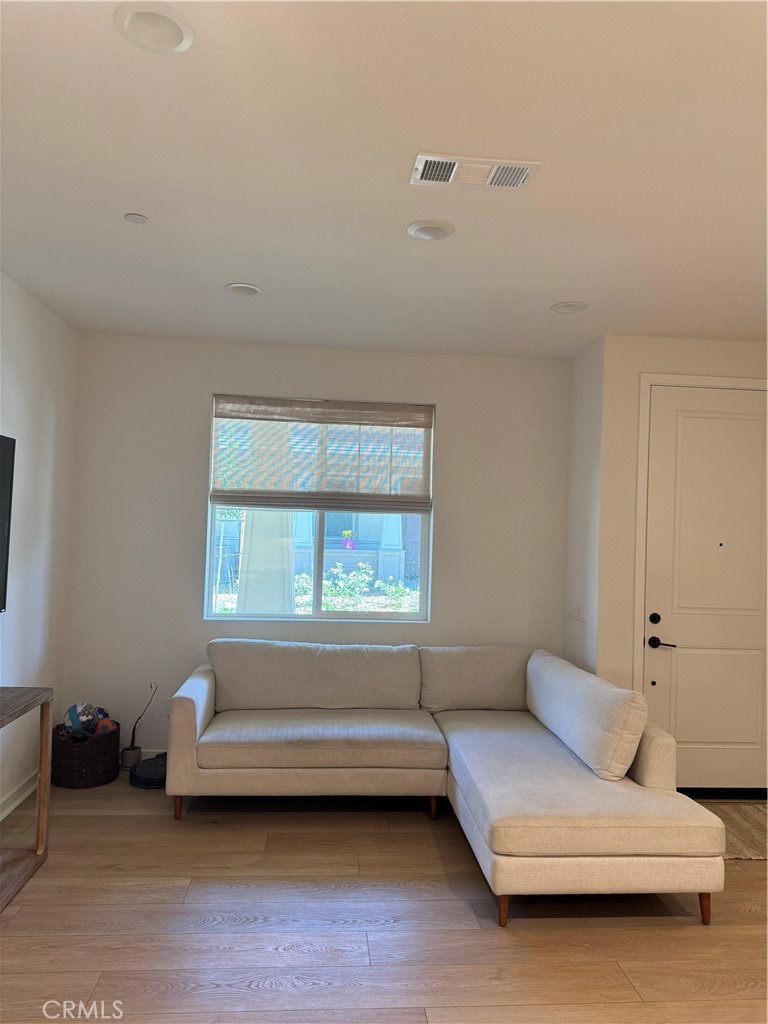 MLS #OC25251105 image #9