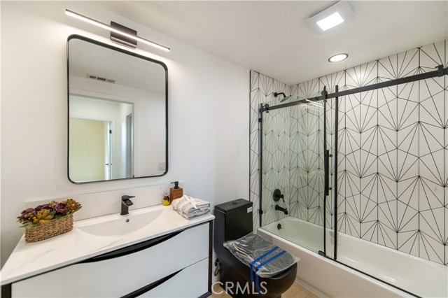 MLS #OC25251109 image #25