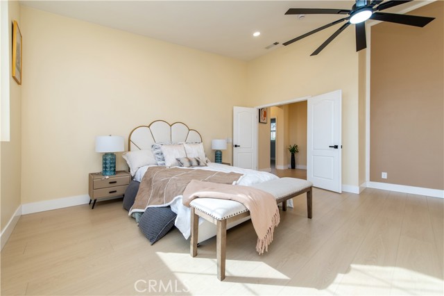 MLS #OC25251109 image #32