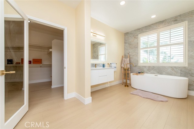 MLS #OC25251109 image #37