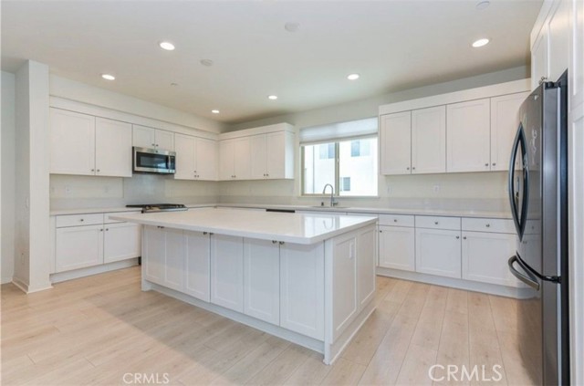 MLS #OC25251140 image #2