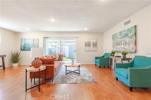 MLS #OC25251169 image #1