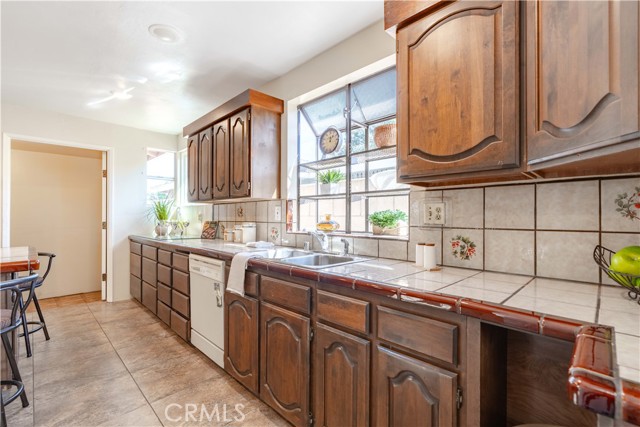 MLS #OC25251169 image #15