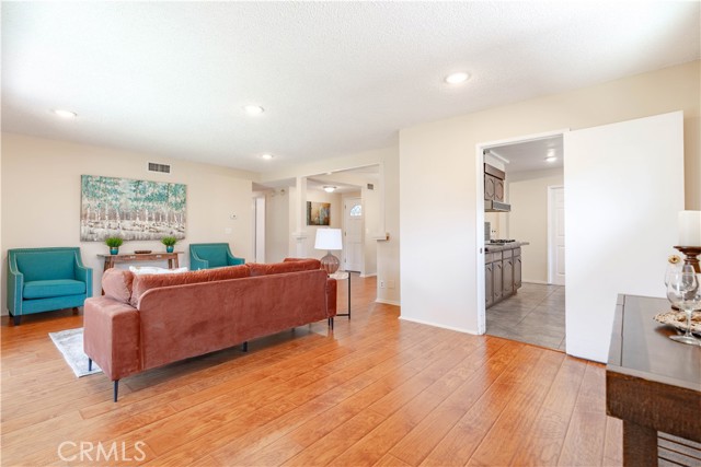 MLS #OC25251169 image #6