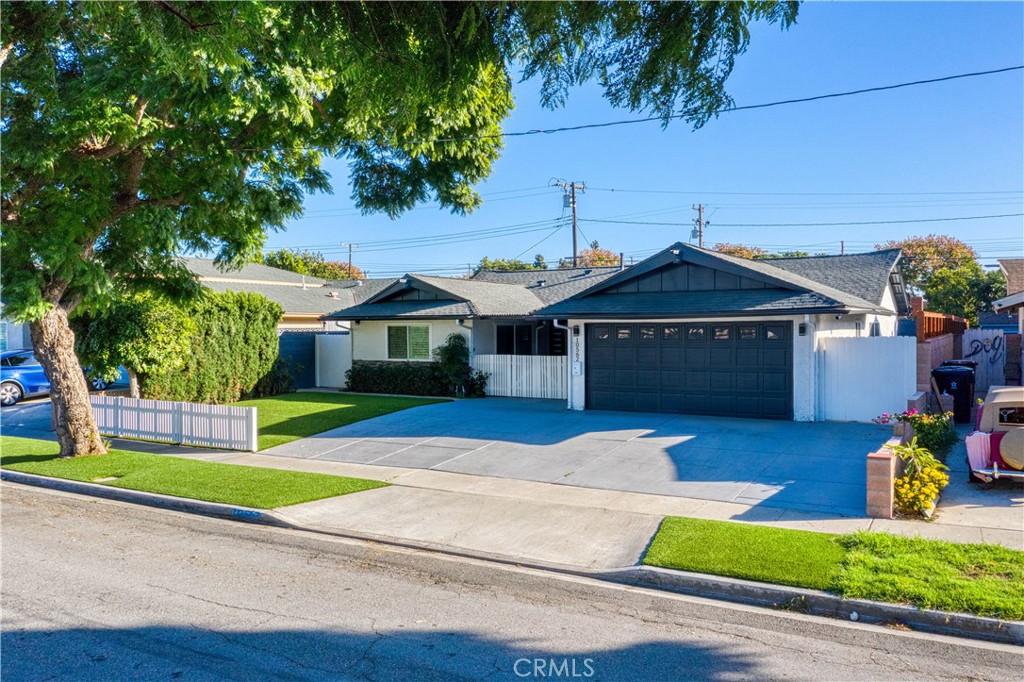 MLS #OC25251185 image #1