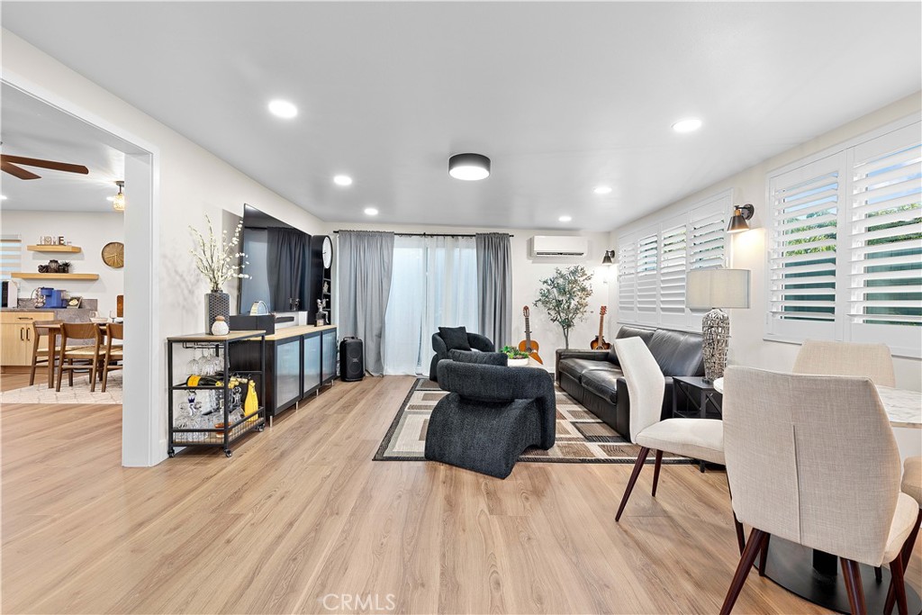 MLS #OC25251185 image #24