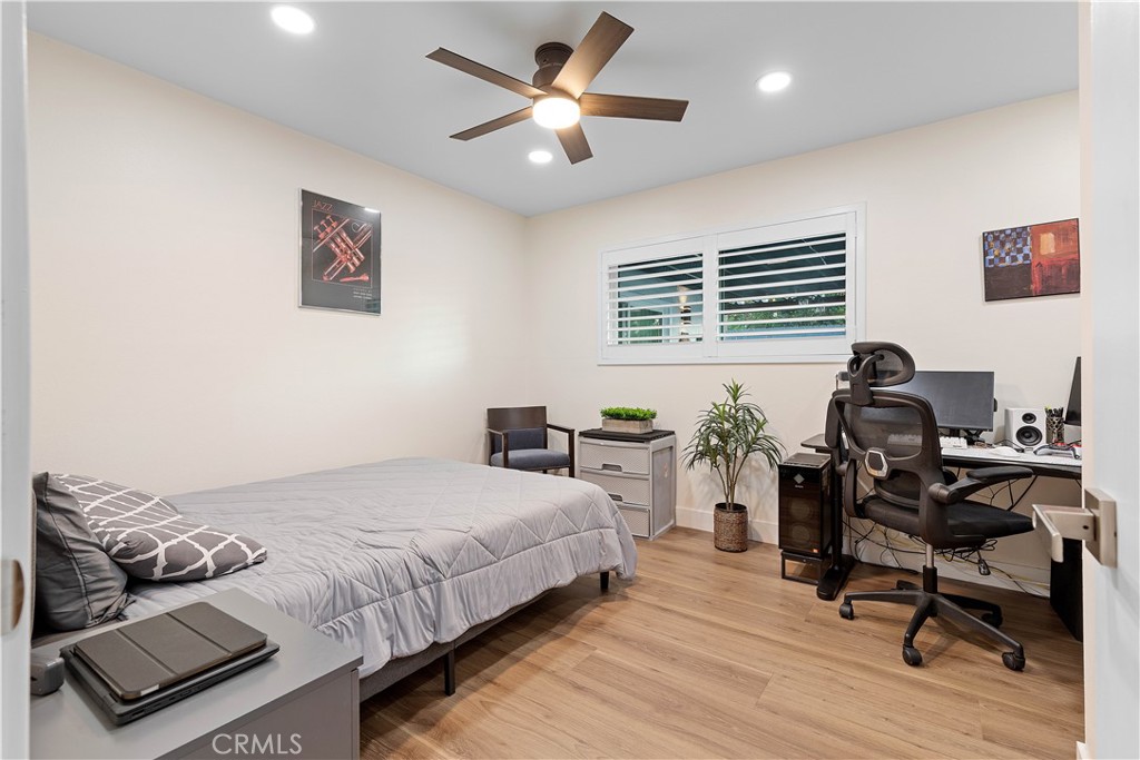 MLS #OC25251185 image #32