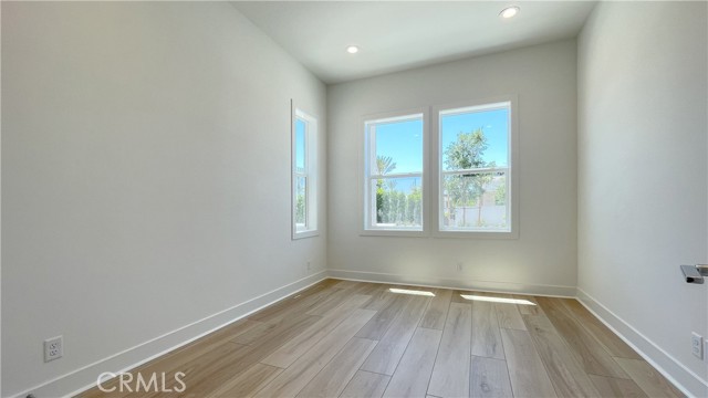 MLS #OC25251196 image #9