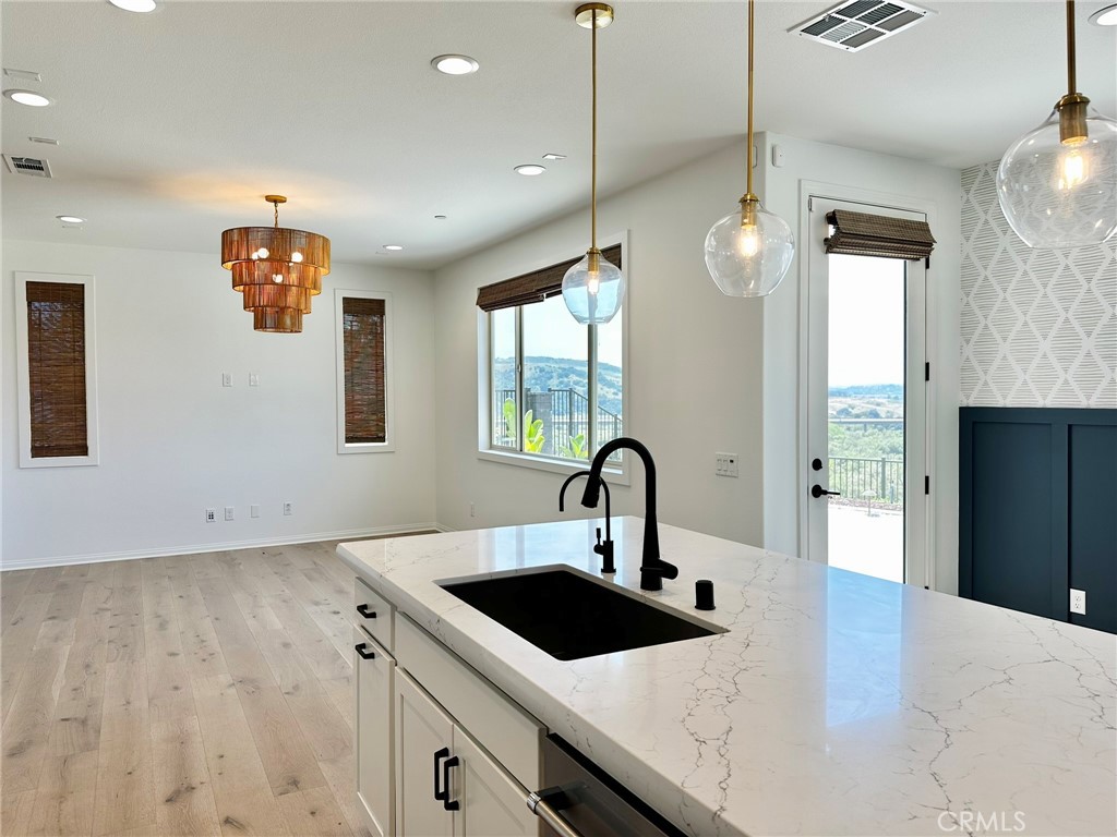 MLS #OC25251203 image #10