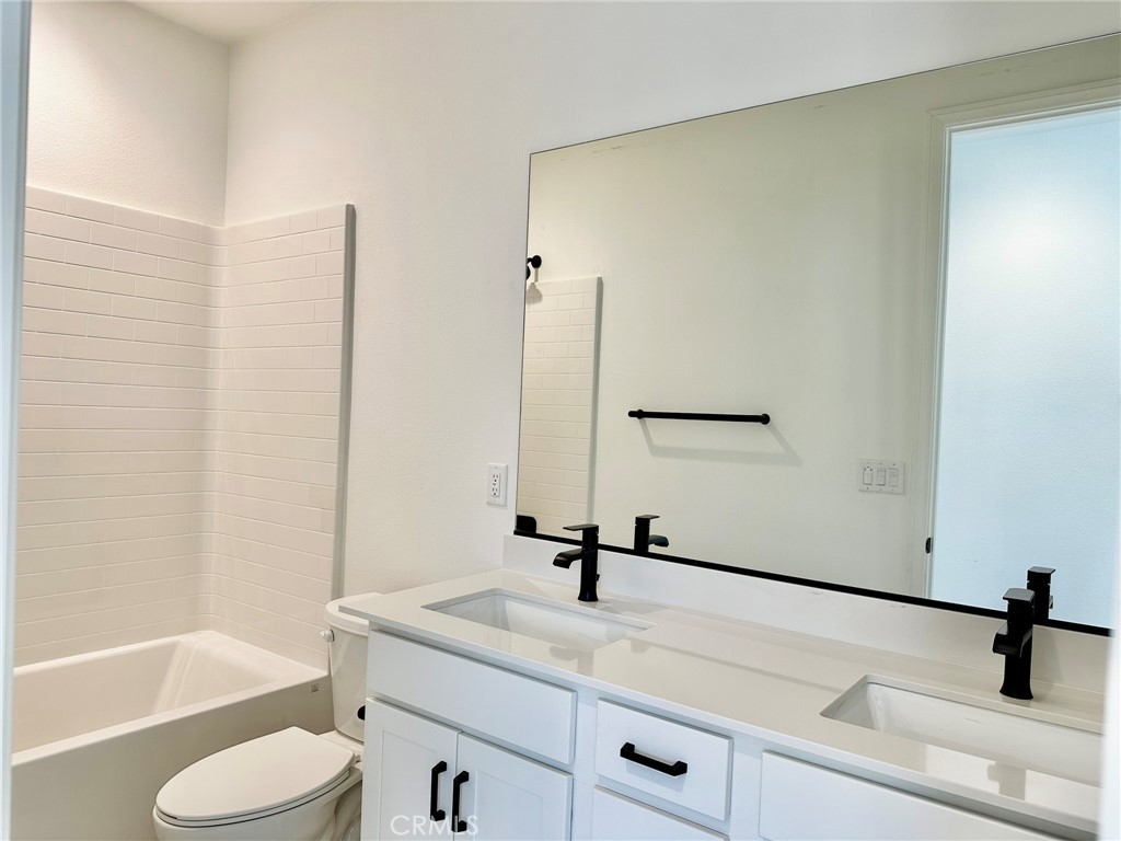 MLS #OC25251203 image #24