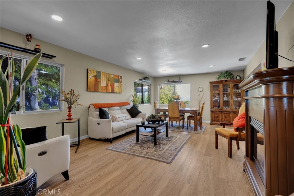 MLS #OC25251205 image #16