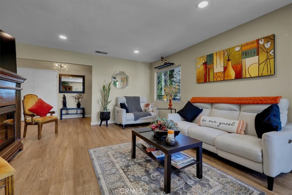 MLS #OC25251205 image #19