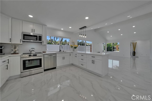 MLS #OC25251217 image #8