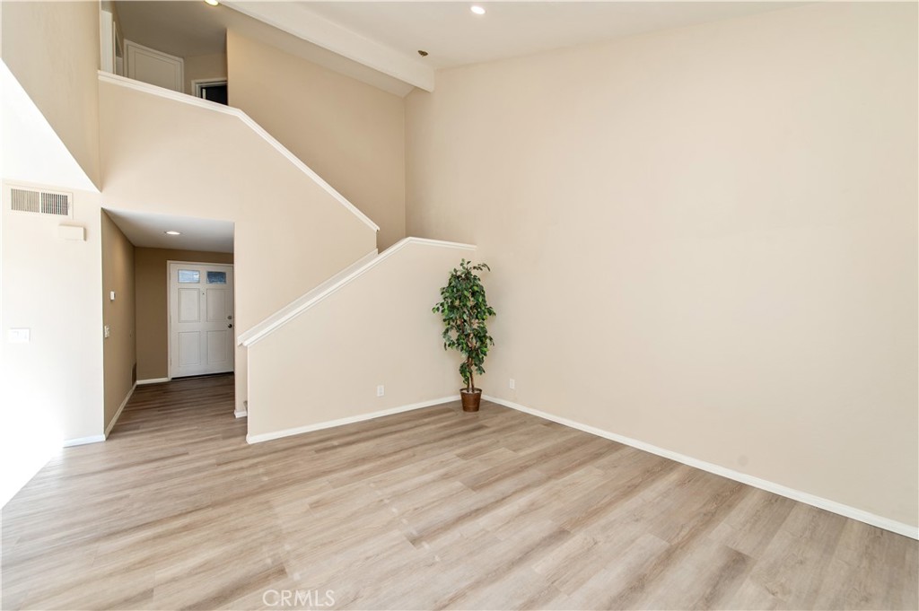 MLS #OC25251270 image #15