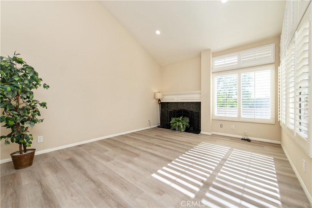 MLS #OC25251270 image #5