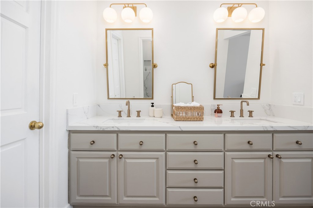 MLS #OC25251283 image #16