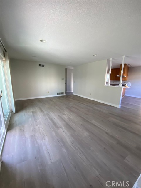 MLS #OC25251303 image #8