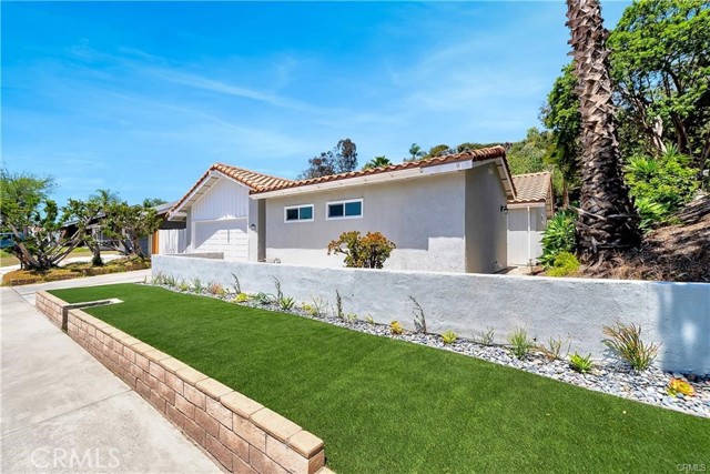 MLS #OC25251328 image #1