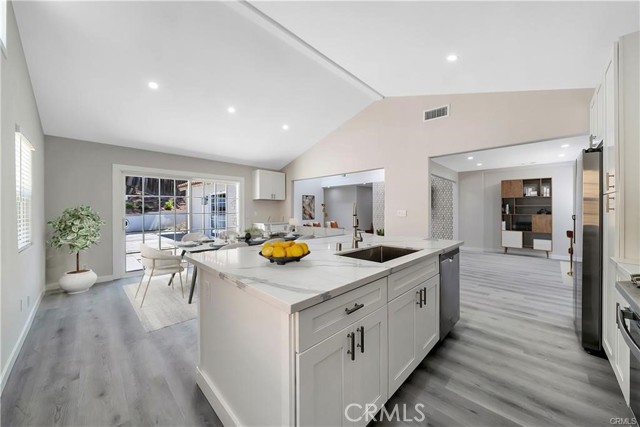 MLS #OC25251328 image #9