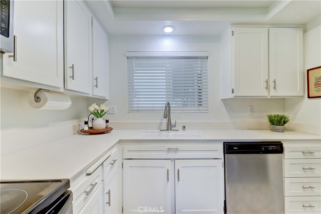 MLS #OC25251355 image #10