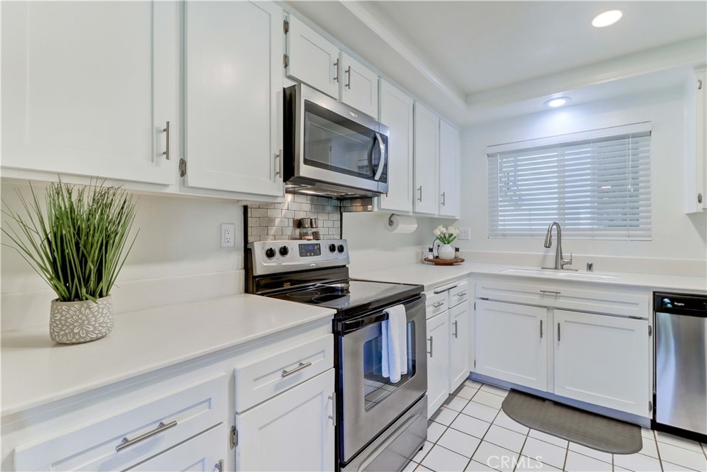 MLS #OC25251355 image #8