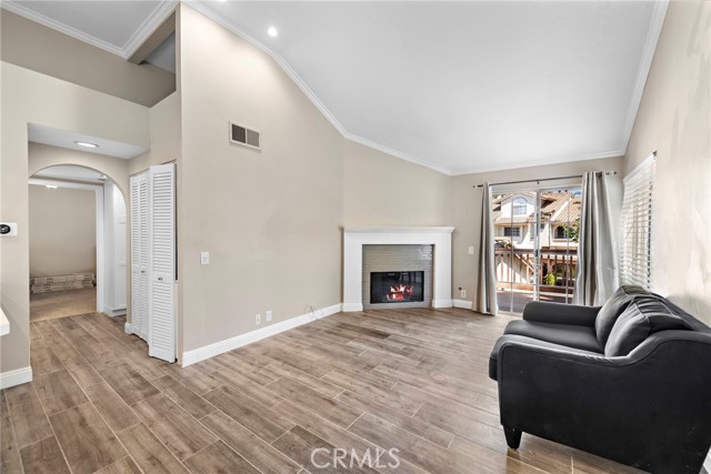 MLS #OC25251389 image #4