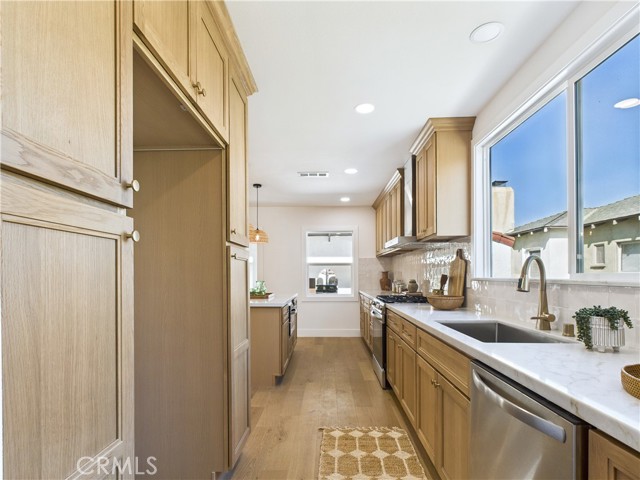 MLS #OC25251397 image #10