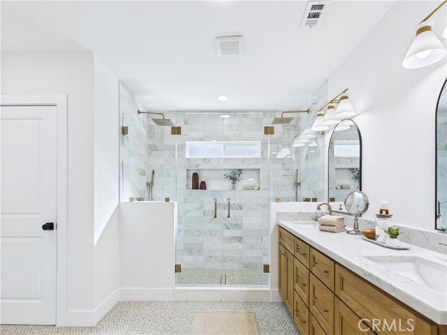 MLS #OC25251397 image #2