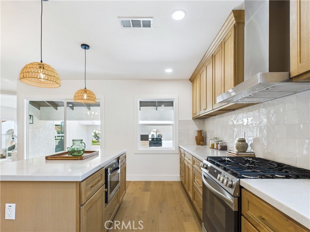 MLS #OC25251397 image #9